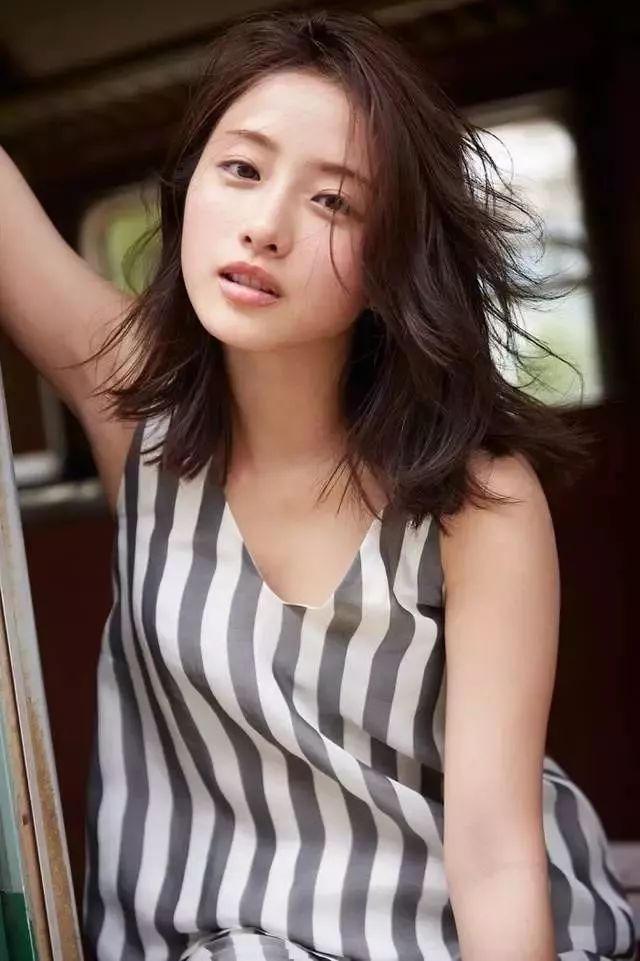 佐佐木希最新寫真集，探索日本女神的魅力世界